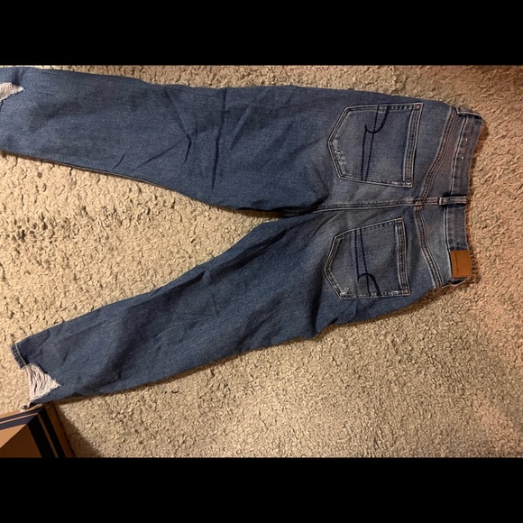 American Eagle Mom Jenas - Medium denim with rips - curve - Picture 3 of 3